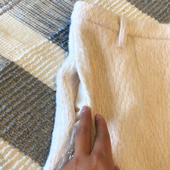 In the Style Womens Mini Skirt Sz 14 Runs Small Ivory Fuzzy Zip Lined Winter - Picture 2 of 9